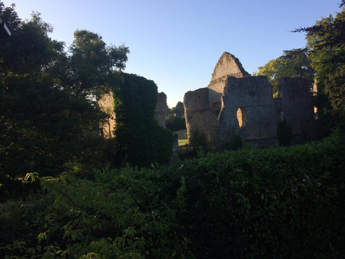 毕晓普斯沃尔瑟姆Fairlawn住宿加早餐旅馆 外观 照片
